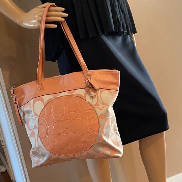 Coach Laura Signature Tote Khaki/Peach - Picture 3 of 13